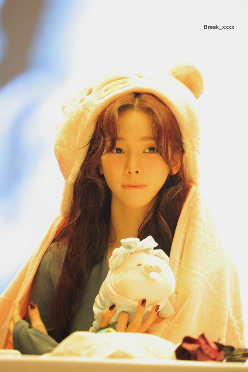 Break_xxxx's tweet photo. 241101 아기돼지🐷
#에스파 #aespa #카리나 #KARINA https://t.co/aXpP8FE9Lj