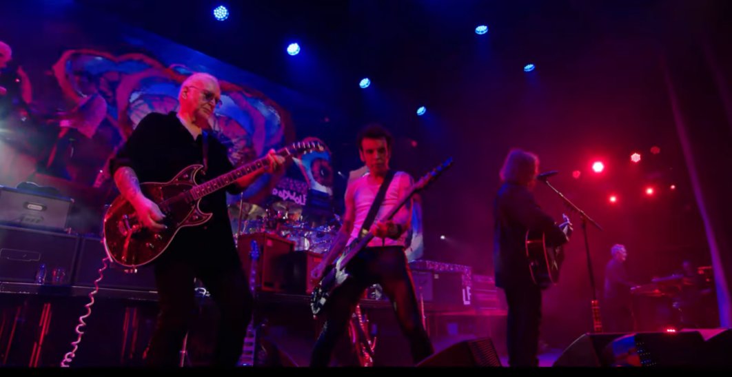 3 horas de show, monitores en el escenario, ningún telepromter y el baterista marcando 4 para entrar.
Gracias #TheCure por mantener el rock en vivo en su esencia más pura.