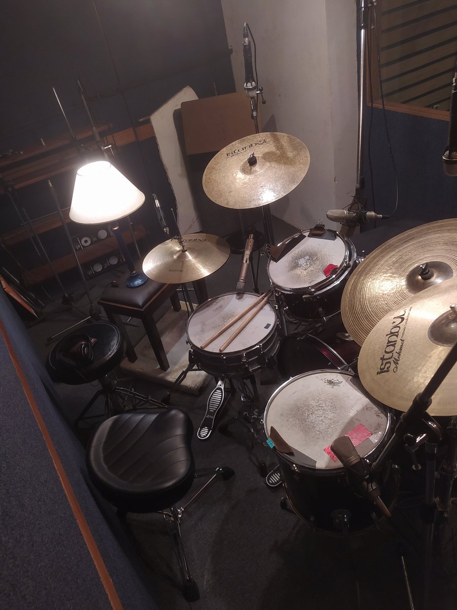 MandangaDance's tweet photo. Hoy Viernes grabando en MELOPEA

LA ETERNAL PARTY con @rodrigonunezep y @IvanViaggio 

Tremenda Jornada
Muy pronto en las plataformas digitales!

#melopea #bateria #recording
#laeternalparty #estudiodegrabacion https://t.co/twdy6QOSjJ