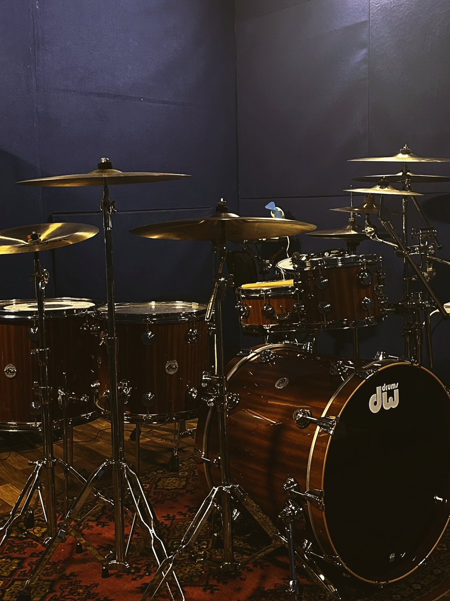 Товариство, нам з цією красоткою треба приміщення, щоб можна було
грати на барабанах🥲

Район: Голосіївський, в ідеалі Гатне/ Чабани/Хотів

Бажано не за всі гроші світу 😒

Якщо Ви щось таке здаєте, або маєте контакт - напишіть мені 👉🏼👈🏼

Ну і якщо не впадло, то репостніть 🥺