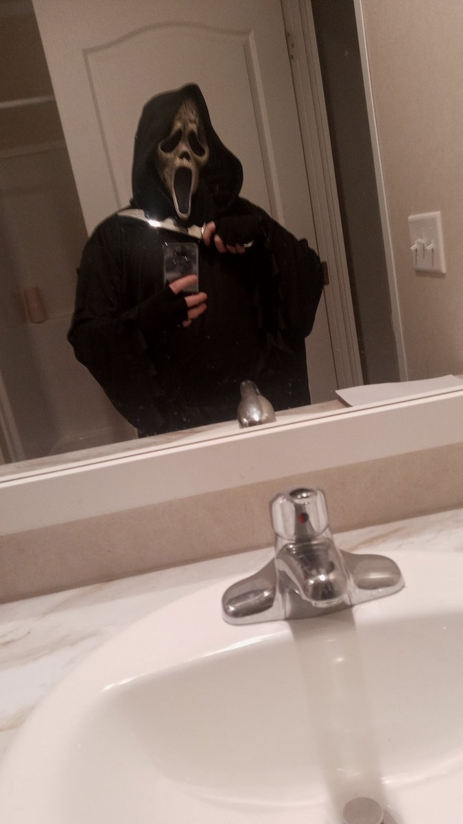 ConfuzzledGhost's tweet image. My costume from last night. I'm just starting out my account so idk what to post but this will be a 18+ account so