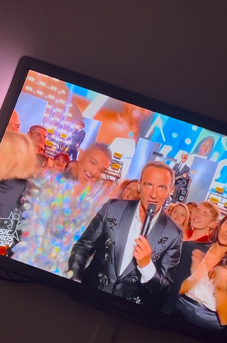 Tout pour le buzz, se faire remarquer Gênance Max 🤦‍♀️
 #NRJmusicawards