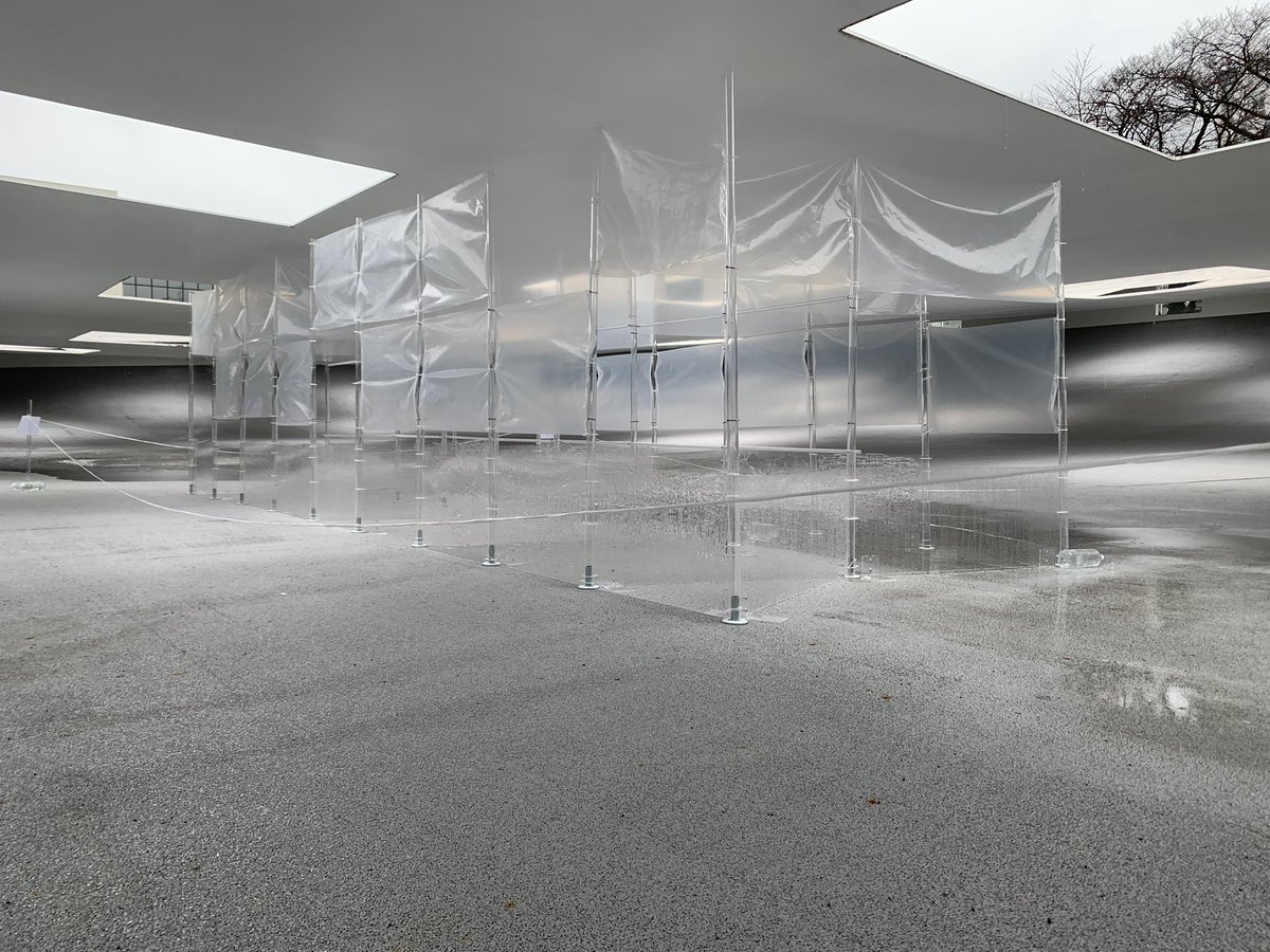 幾徳祭1日目、無事モニュメントも立ち、前日からの雨で水の道が出来ました〜♪
KAIT広場にて展示を行っています。よろしければお越しください。
＃神奈川工科大学 #幾徳祭 #コンピューテーショナルデザイン