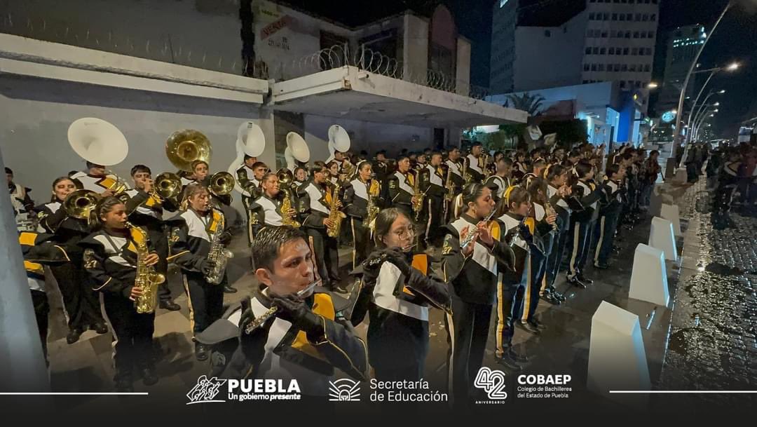 cobaep's tweet photo. 🎷🎺🥁 Sin importar la lluvia, nuestras bandas de música de #COBAEP lo dieron todo en la ciudad de #Puebla 

#OrgulloCOBAEP en el Festival Mictlan 🌼🌼🕯️ https://t.co/BDnOovooE6
