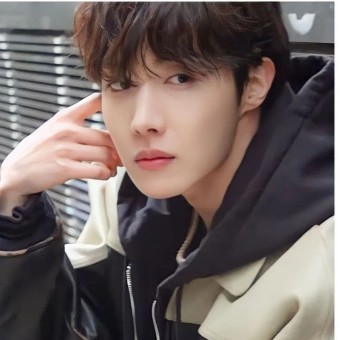 I vote #jhope for #2024MAMAVote