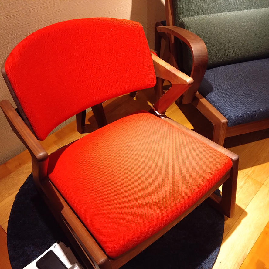 h_tanabe1212's tweet photo. おはようございます。#ブログ更新 しました。今日はISU-WORKSのこと。では良い１日を！
＃ブログ仲間とつながりたい
＃ブログ仲間と繋がりたい
＃建築家
＃岸和田
＃ISUWORKS

ISU-WORKSの世界を学ぶ ─ 高橋三太郎氏が語るクラフトマンシップと椅子のデザイン
https://t.co/jE8BFOKn0q https://t.co/8EIgeyvLkl