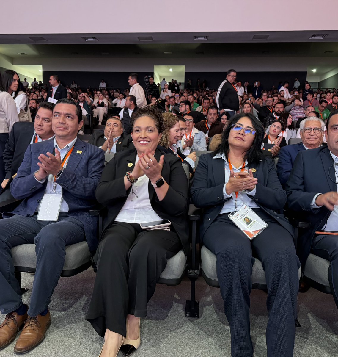 SandraGlzMx's tweet photo. Presente en el V Pleno Seccional Extraordinario, encabezado por el  Maestro #LeonelMayorga #SNTE16, Secretario General de la Sección16 del #SNTE. 🙌🏻😎 https://t.co/P40HJxfwHE