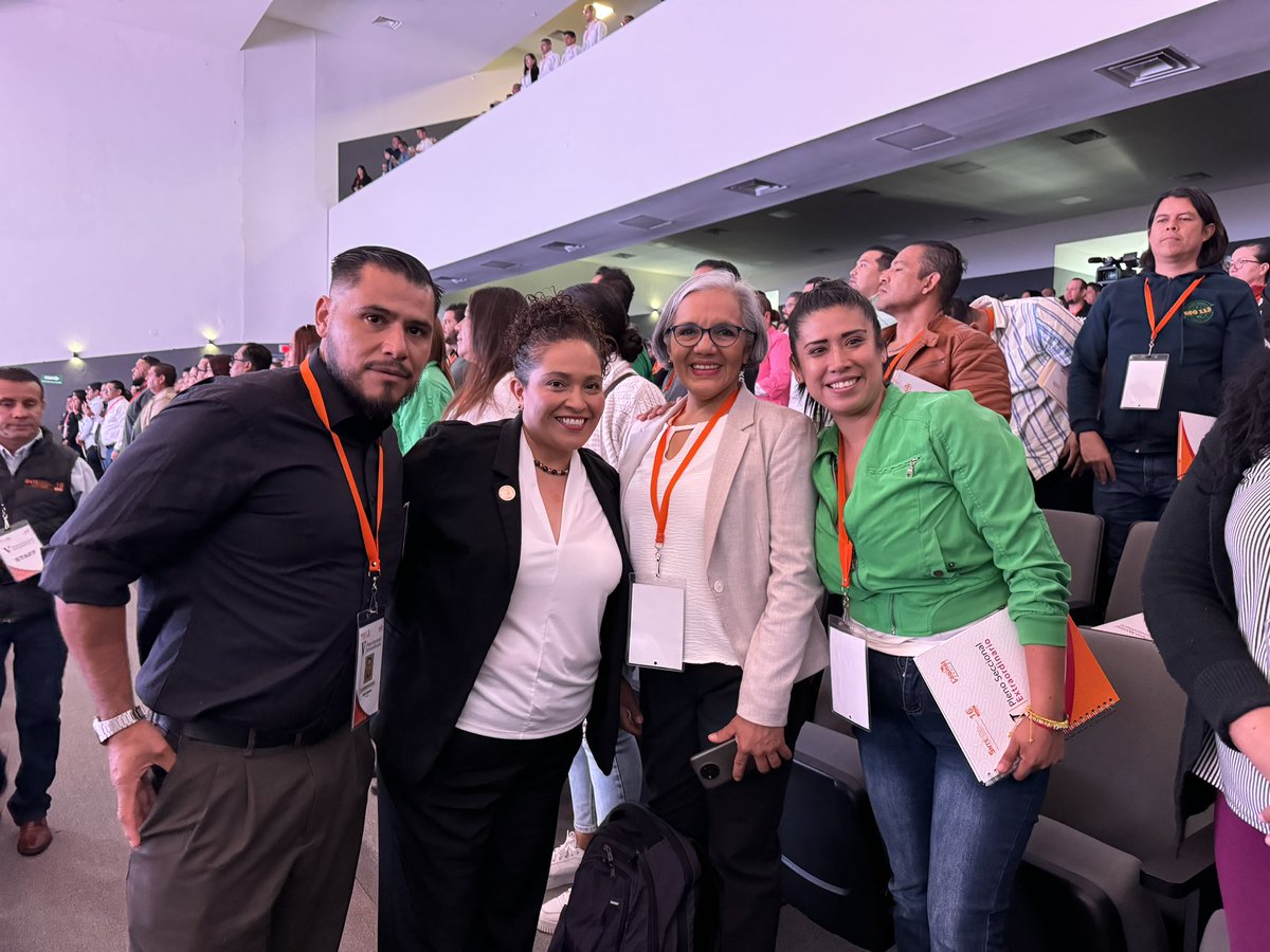 SandraGlzMx's tweet photo. Presente en el V Pleno Seccional Extraordinario, encabezado por el  Maestro #LeonelMayorga #SNTE16, Secretario General de la Sección16 del #SNTE. 🙌🏻😎 https://t.co/P40HJxfwHE
