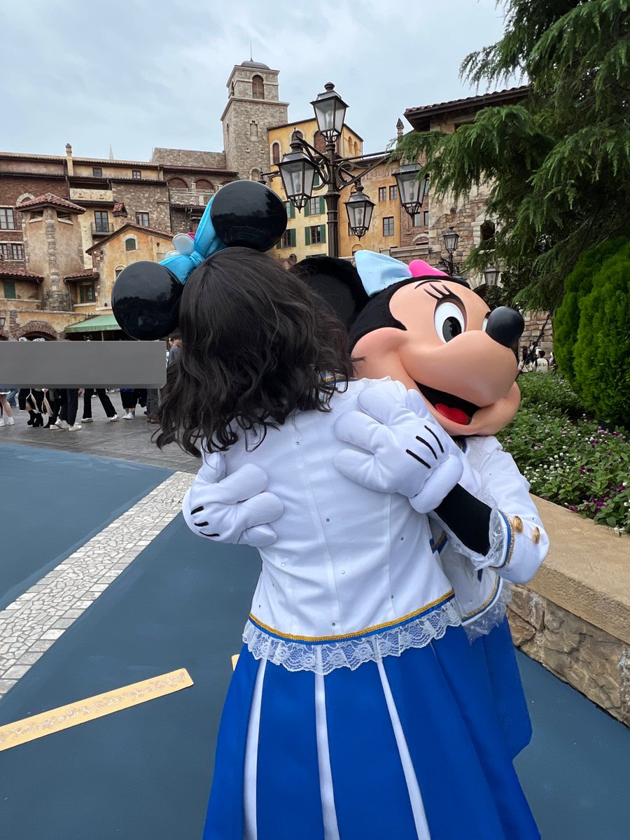 ミニーさんが
駆け寄って来てくれて
ハグしてくれて
ぼくは
幸せだったなあ

あやお