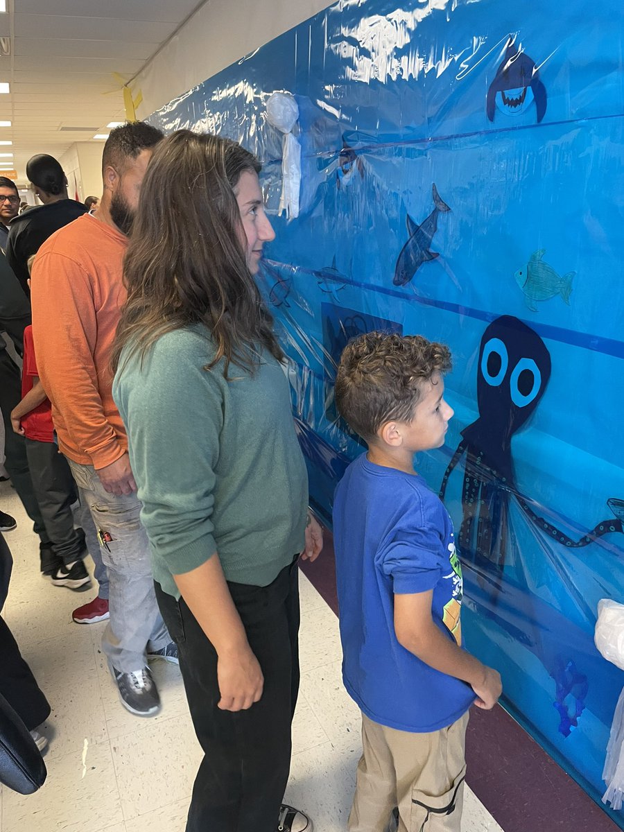What a great way to wrap up a Wit &amp; Wisdom module-dissecting squid and presenting information to our parents about our learning. <a href="/BVHawksBPS/">Bellevue Elementary</a> <a href="/BellevueSchools/">Bellevue Public Schools</a> Proud of our 3rd graders!