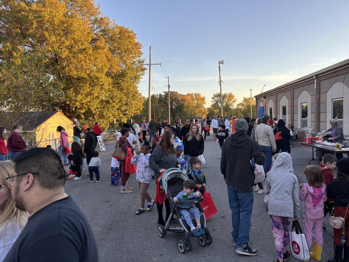 How can a principal not be proud to serve this great group of families at Winnwood Elementary! 11/1/2024… the LAST carnival of Winnwood history! <a href="/NKCSchools/">NKC Schools</a>