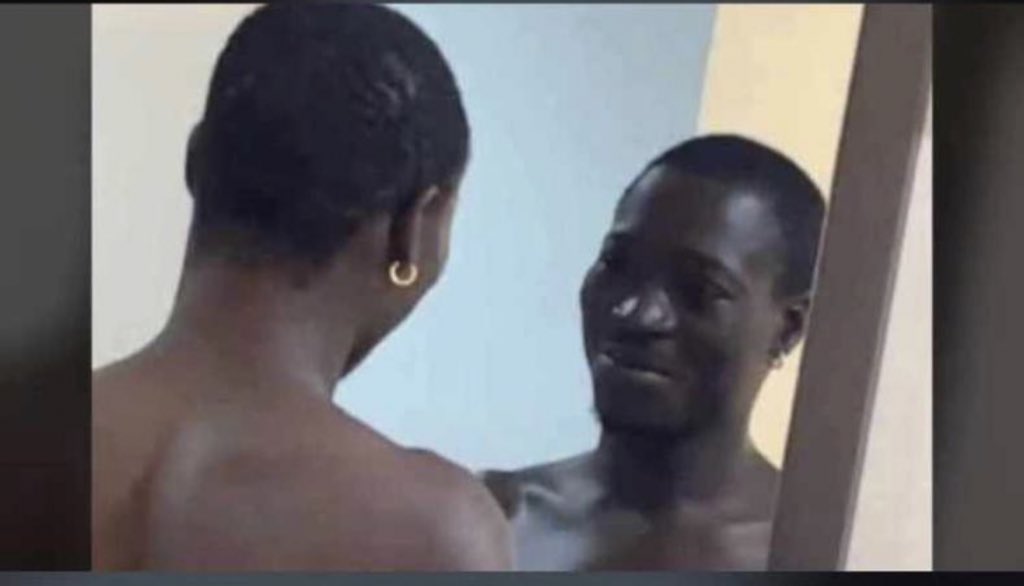MoshoodAzeez17's tweet photo. @wizkidayo Davido Rn🥹😂😂 https://t.co/QOqhKfOpWw