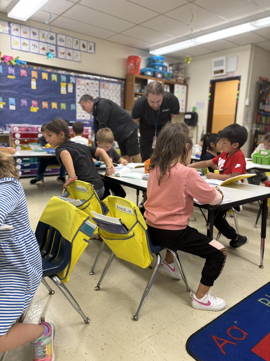 JeffreyCole123's tweet image. Had a wonderful visit to Fulmar Road Elementary School today! 🌟 So impressed by the creativity, dedication, and enthusiasm of the staff and students. Thank you for the warm welcome and allowing me to be the guest reader ! #ProudAdmin #FulmarRoadFam #InspiringLearning