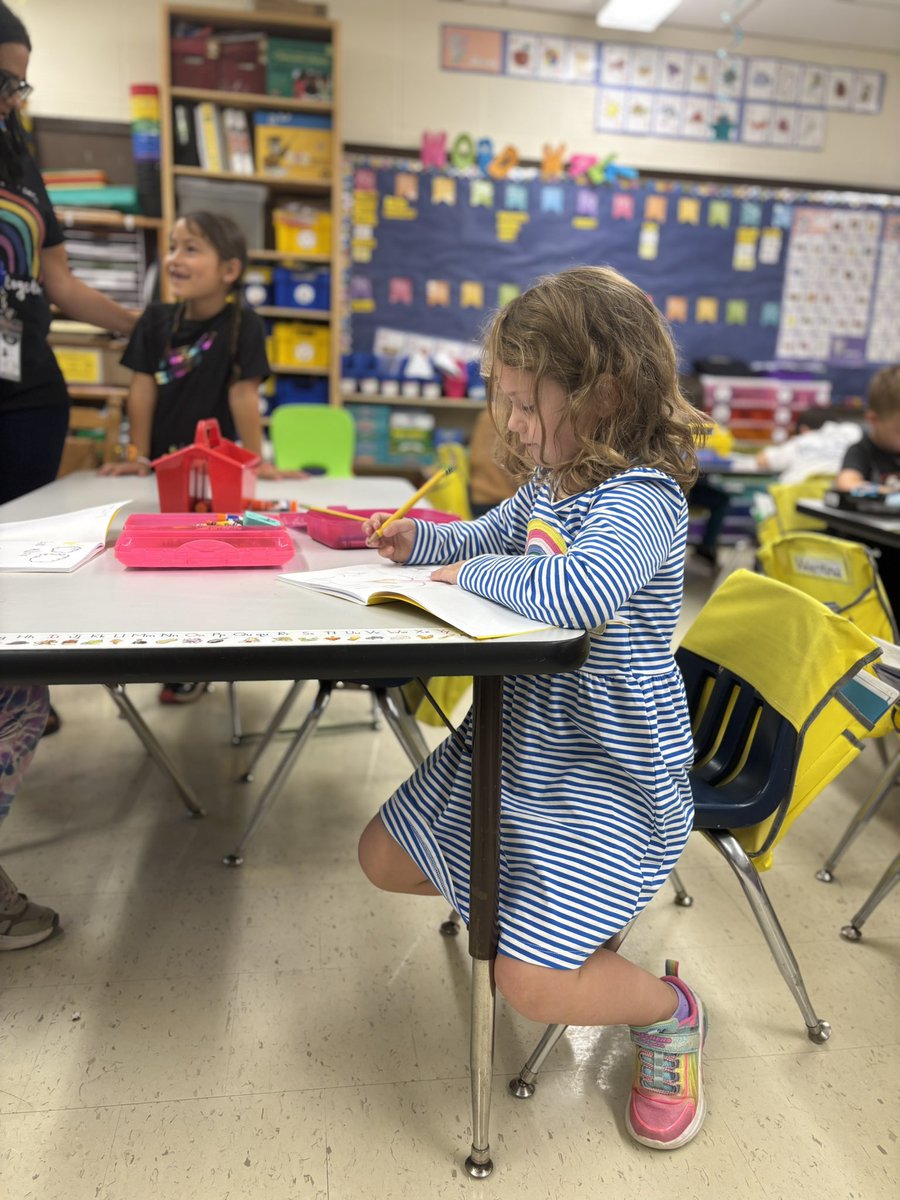 JeffreyCole123's tweet image. Had a wonderful visit to Fulmar Road Elementary School today! 🌟 So impressed by the creativity, dedication, and enthusiasm of the staff and students. Thank you for the warm welcome and allowing me to be the guest reader ! #ProudAdmin #FulmarRoadFam #InspiringLearning