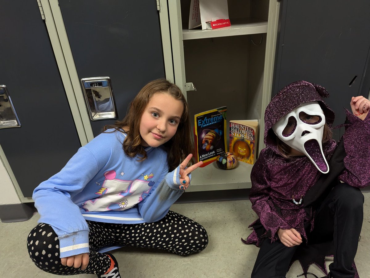 MsBarringtonCG's tweet image. Our literacy inspired pumpkins! Students selected a book or books and decorated their pumpkins to match @ChristinaGFMPSD @FMPSD #iteachthird #readersareleaders #readreadread #halloweenfun #grade3istheplacetobe