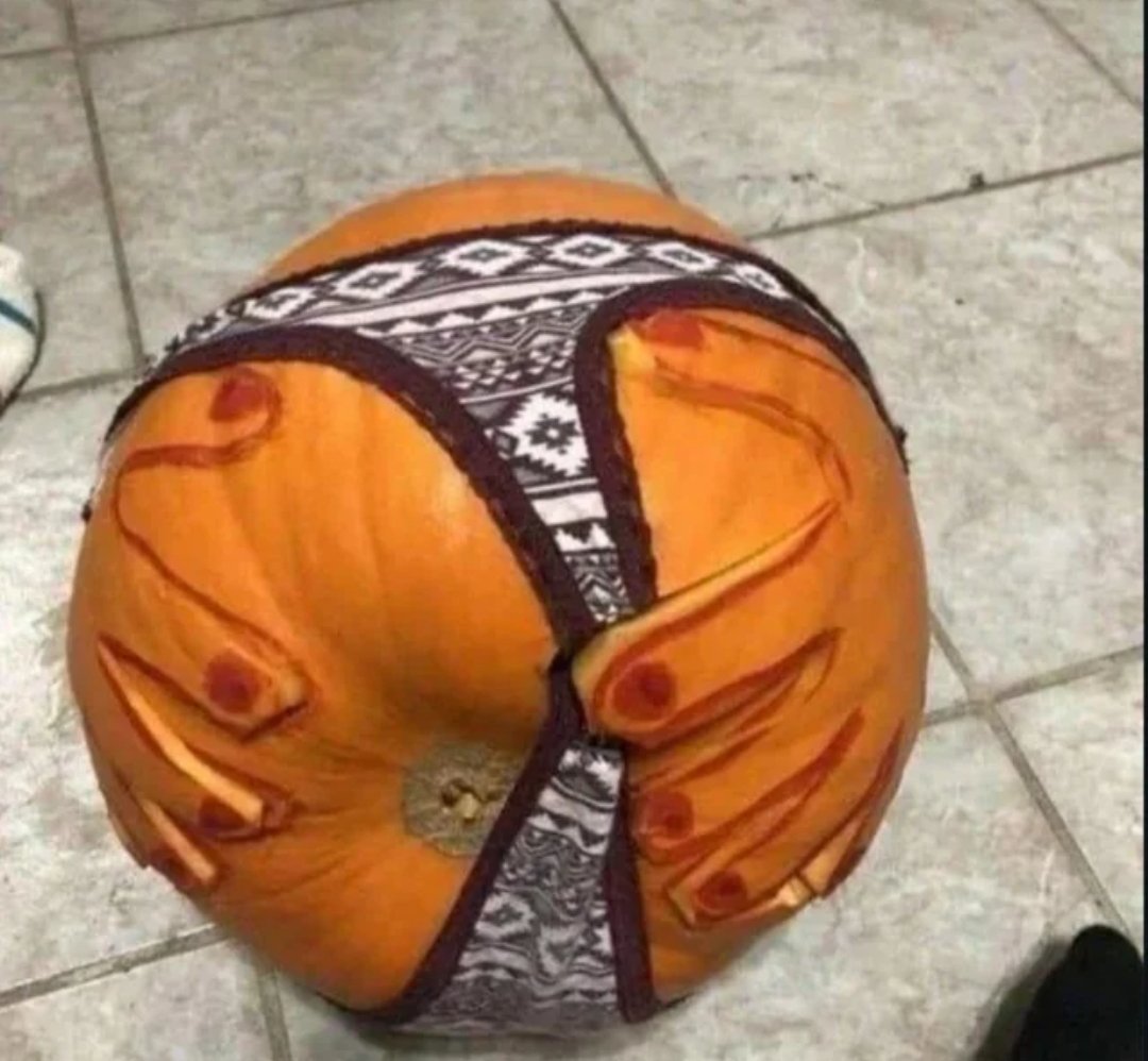 unique_funposts's tweet image. Nobody:

Girls when you promise them iPhone 16😂