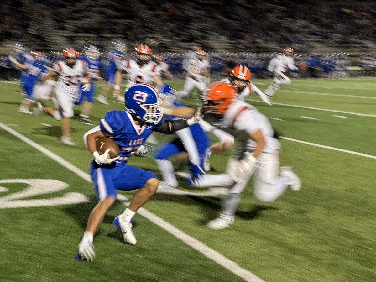 Q92Sports's tweet image. After 1Q at Blue Streak Stadium @StreaksFootball &amp;amp; @footballhoover are scoreless. #Q92Sports #Score7 

Listen here:  player.amperwave.net/2446