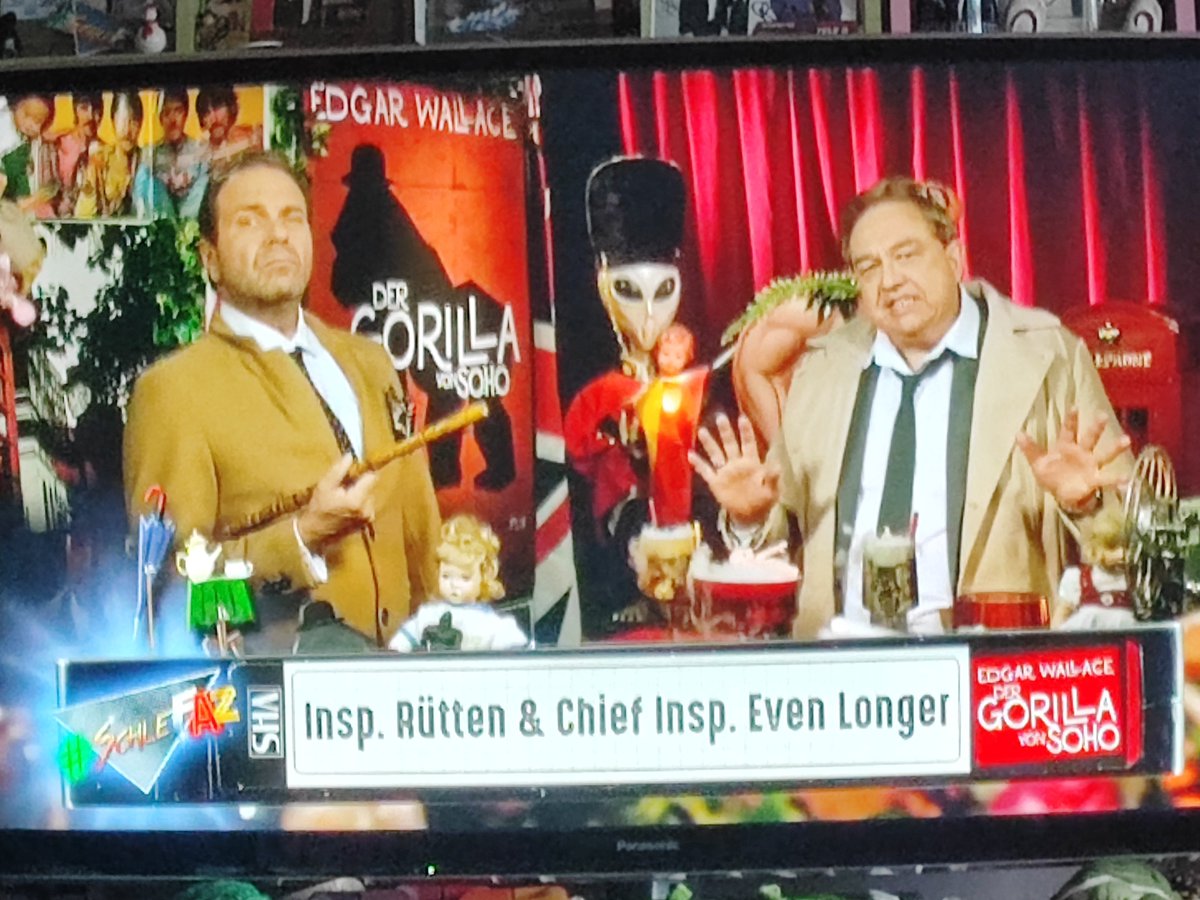 Definitiv im falschen Film, Olli! 🤣🤣🤣
#DerWixxer 
#SchleFaZ
#DerGorillaVonSoho
#EdgarWallace
#StöckchenTräger
#VollHaare
#StaffelFinale
#SchleFaZBeiNITRO