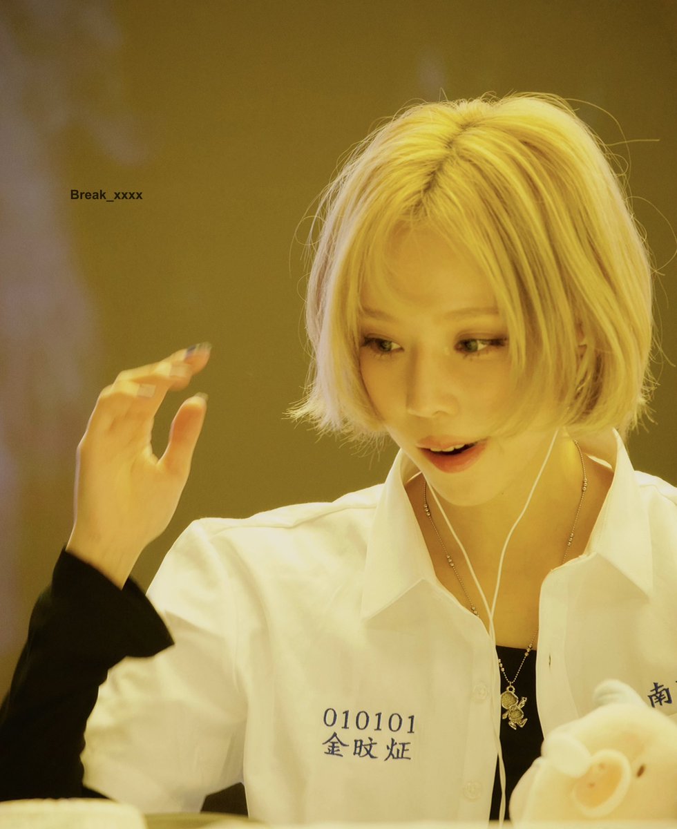 Break_xxxx's tweet photo. 241101 잘생쁨..🫶
#aespa #에스파 #WINTER #윈터 https://t.co/Sx9lusBg39