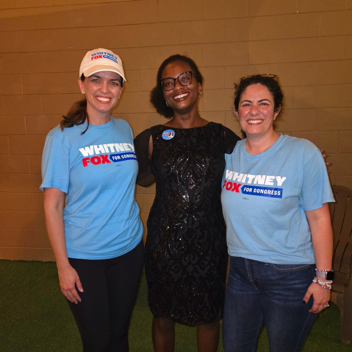 gabseunagal's tweet photo. Beyond thankful that I was able to come out for the final fundraiser of #TeamFox tonight! Just about three more days left until Election Day! 🗳🇺🇸 Tomorrow and Monday, I'll be knocking on doors to help get out the vote and #ElectWhitneyFox! #FL13 @whitfox #VoteFox https://t.co/vRLw9FSKZy