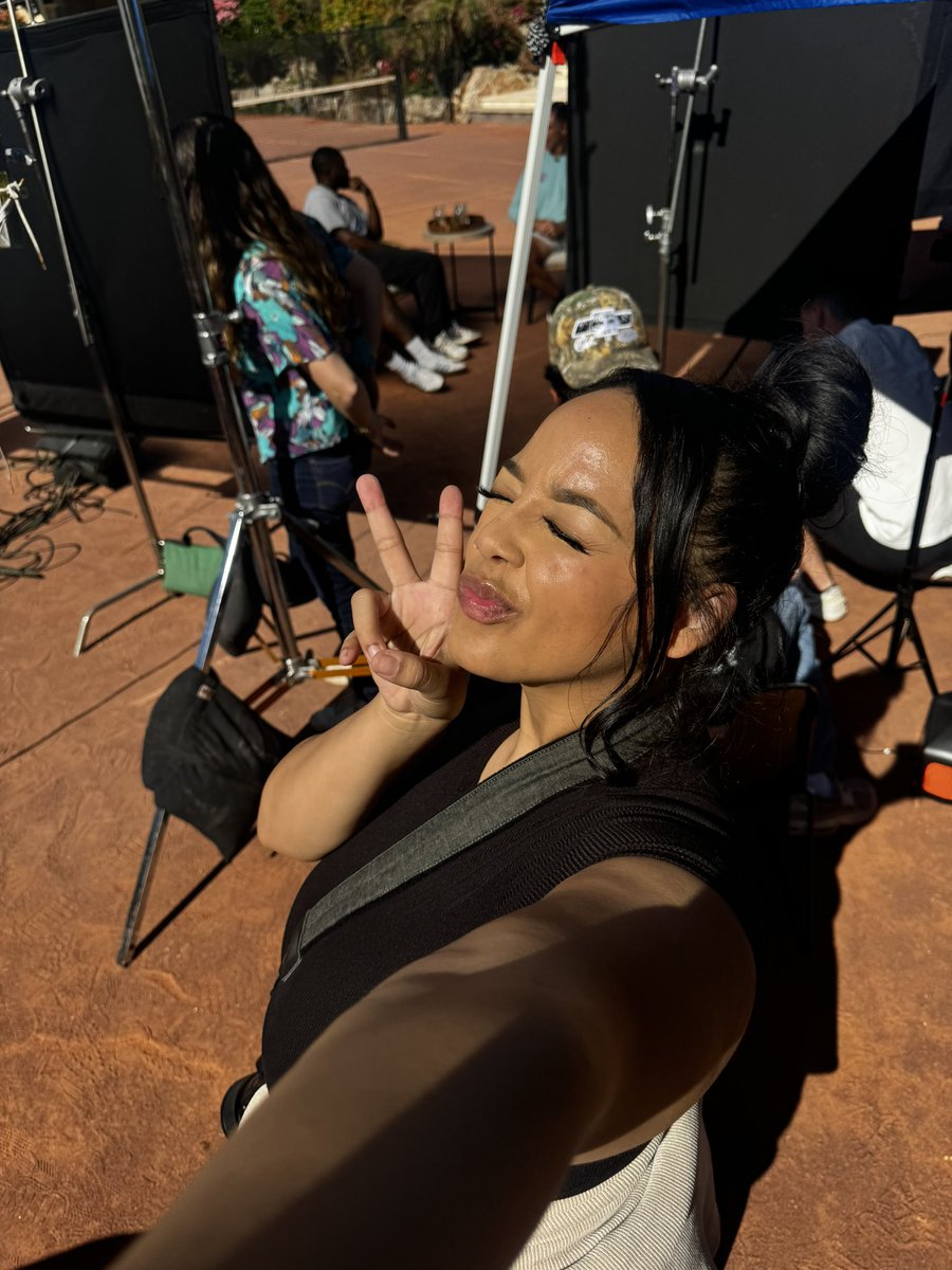 realyellowjade's tweet photo. This morning on set 🥇 https://t.co/JRXJO6jGRT