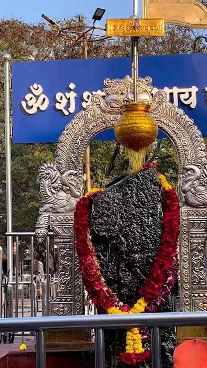 Innerlight_007's tweet photo. प्रातःकालीन शनिदेव की अदभुत अलौकिक दिव्य छवि दर्शन  जय भगवान शनिदेव 🙌🚩 https://t.co/DrEF2fnUU5
