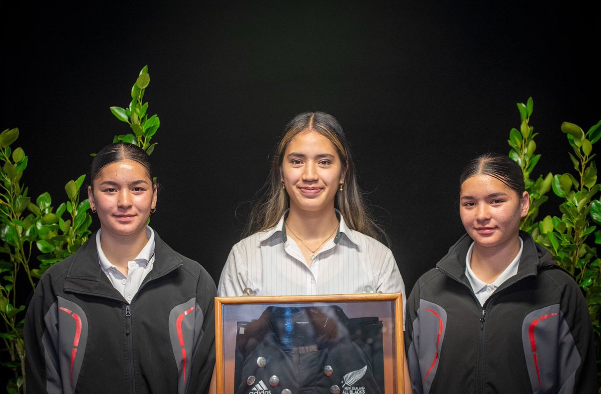 KeilaniHorne's tweet photo. At our recent school prizegiving I was awarded MVP for the premier girls basketball team! After an awesome performance at Nationals this year, my team was also awarded ‘Team of the Year’ ! I am so grateful to be the recipient of these awards 🏆 #sportsawards #teamoftheyear #mvp https://t.co/i7476irhx9