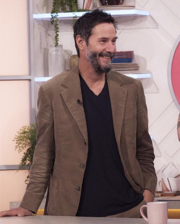 Everythinnkeanu's tweet photo. When you are in love, your brain releases chemicals such as dopamine, oxytocin, and serotonin, which enhance your memory, creativity, and learning abilities. https://t.co/xYxv7eVh7N