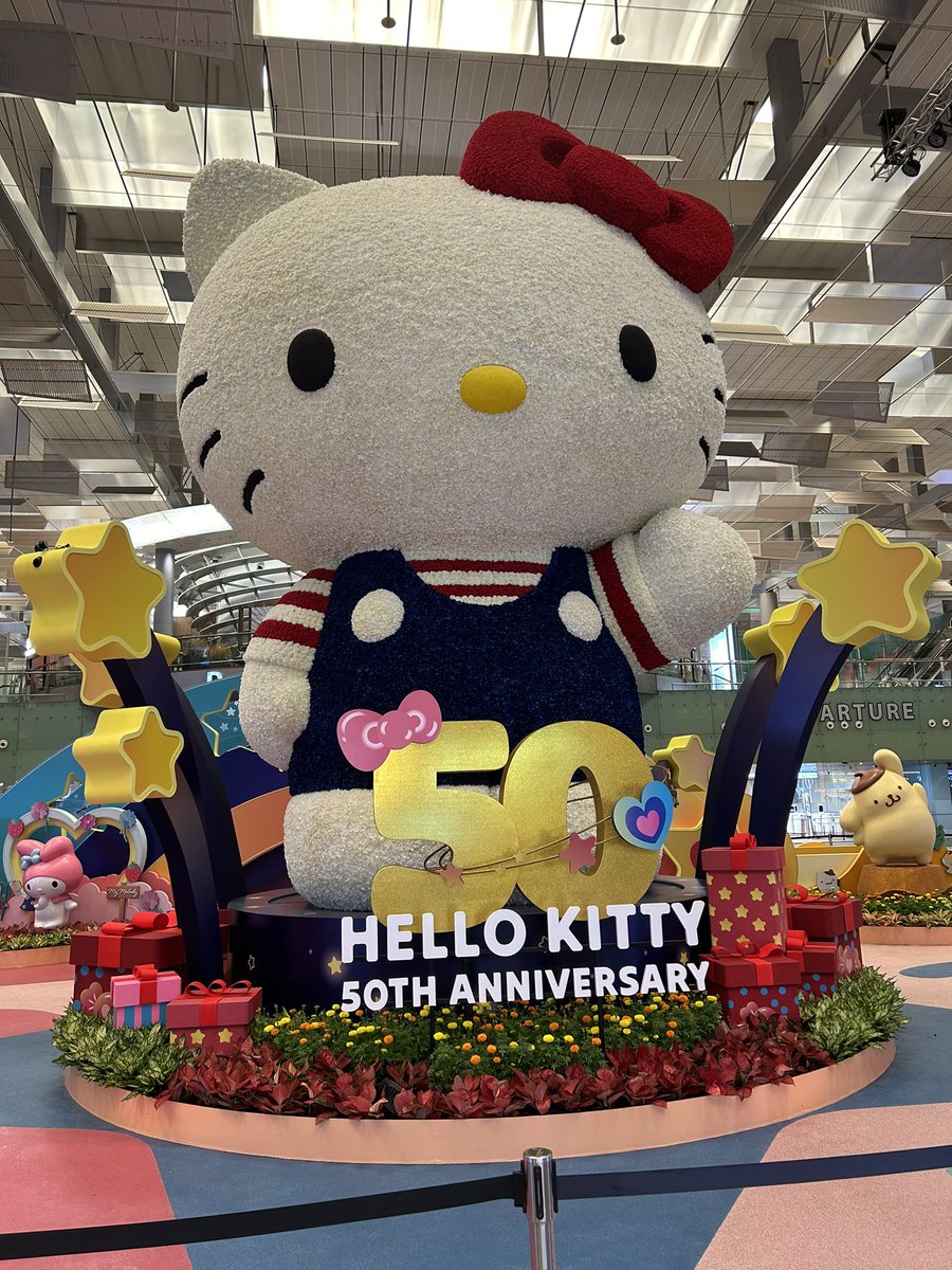 シンガポール航空限定sq ハローキティ　ポーチpouch SQ シンガポール航空限定sq ハローキティ ポーチpouch SQ - メルカリ