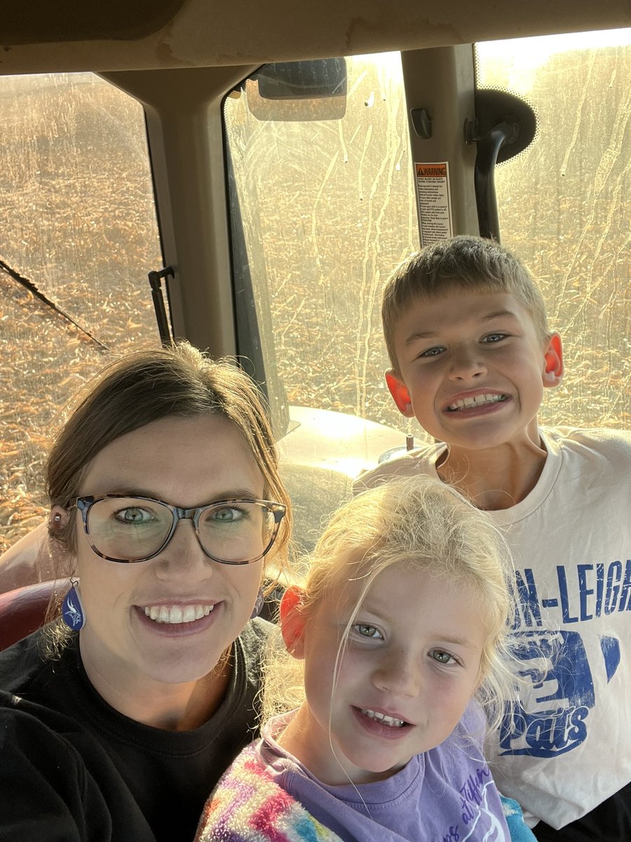 Kyle got desperate to finish #harvest tonight and called in the A team to run grain cart. Last day of harvest! 🙌🏼