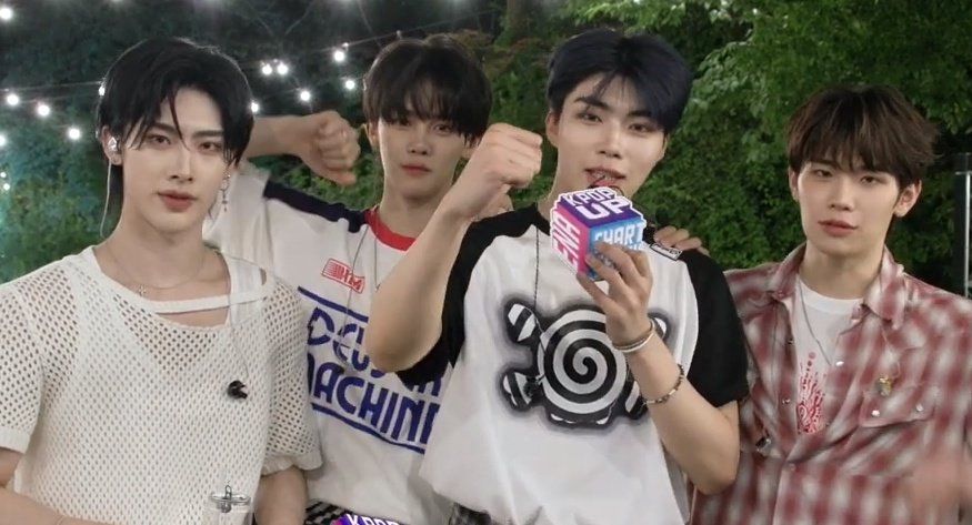 raelmgw's tweet image. #geontael #gyubrik au - where popular podcast hosts Gyub and Geon finally meet their celebrity crush at a charity event