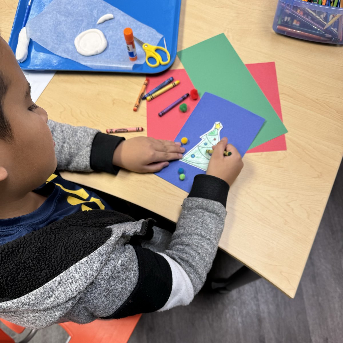 It's the season of giving! Help a senior in assisted living celebrate the holidays by making them a holiday card. Pick up a Grab &amp; Go kit at any Chandler Library location (while supplies last) and bring back your one-of-a-kind card creation by Dec 2. bit.ly/3UuBLfC