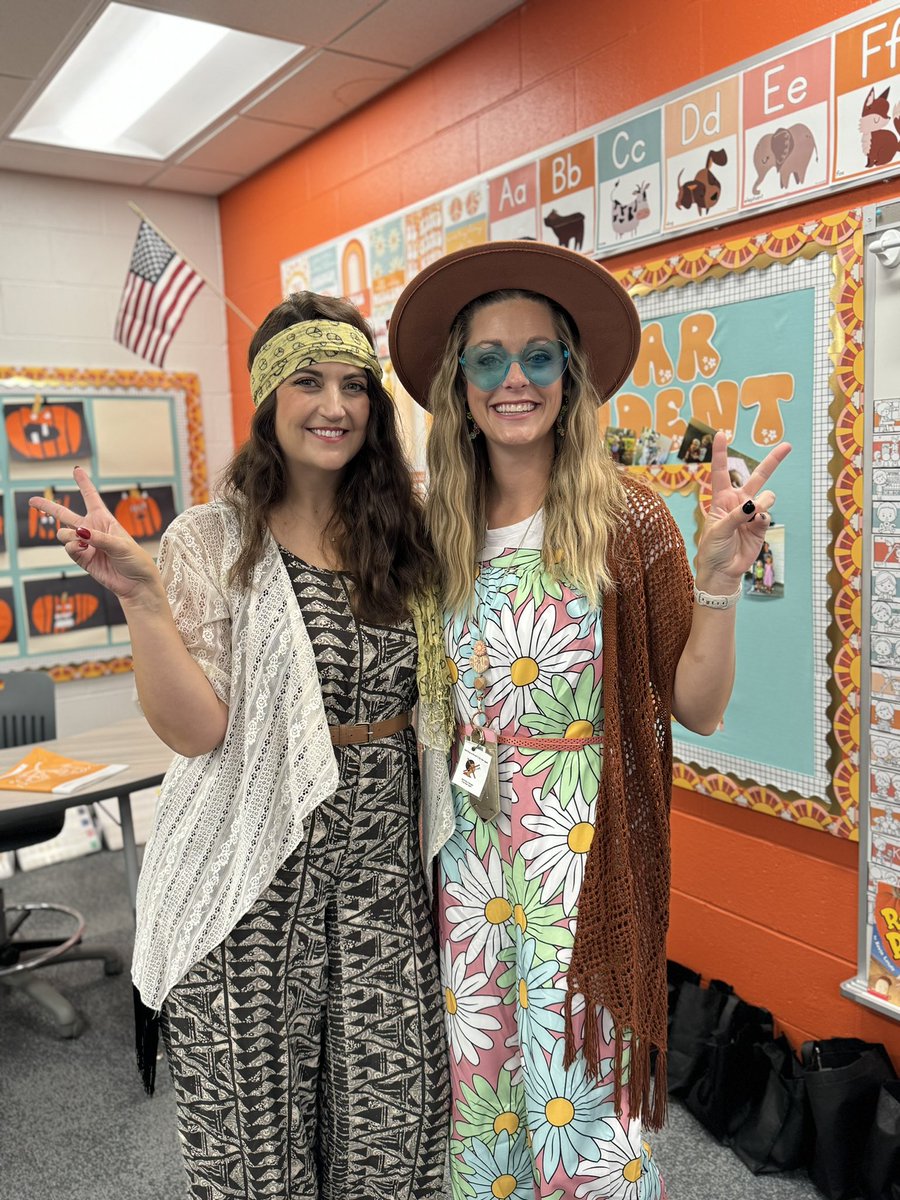 Straightouttaf1's tweet photo. @Anchor_Pointe loved Red Ribbon Week! #WeAreBPS 
🧦 Healthy from head to toe
☮️ Too groovy for drugs
🦈 Say BOO to drugs https://t.co/IpaSoXY3lJ