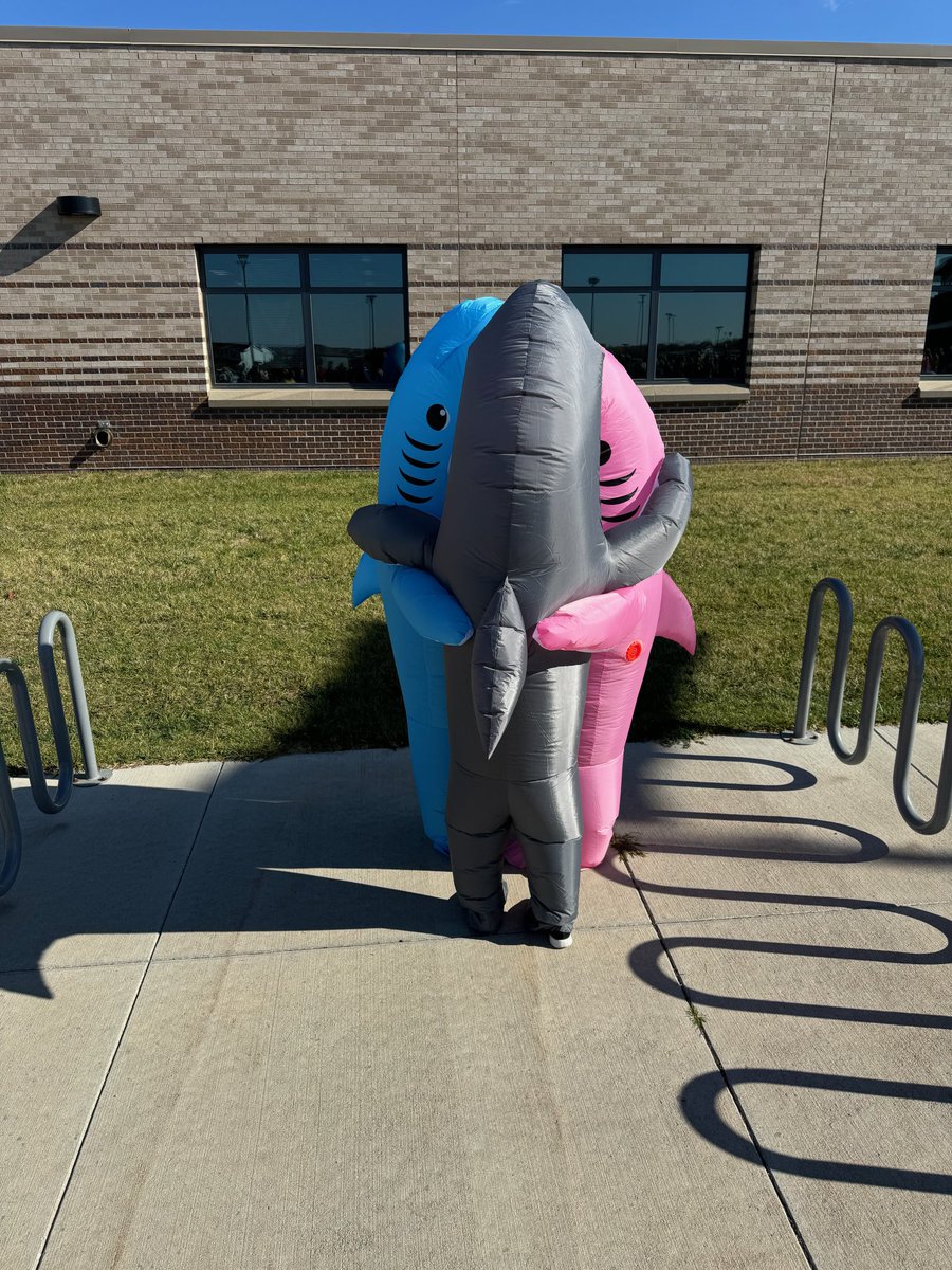 Straightouttaf1's tweet photo. @Anchor_Pointe loved Red Ribbon Week! #WeAreBPS 
🧦 Healthy from head to toe
☮️ Too groovy for drugs
🦈 Say BOO to drugs https://t.co/IpaSoXY3lJ