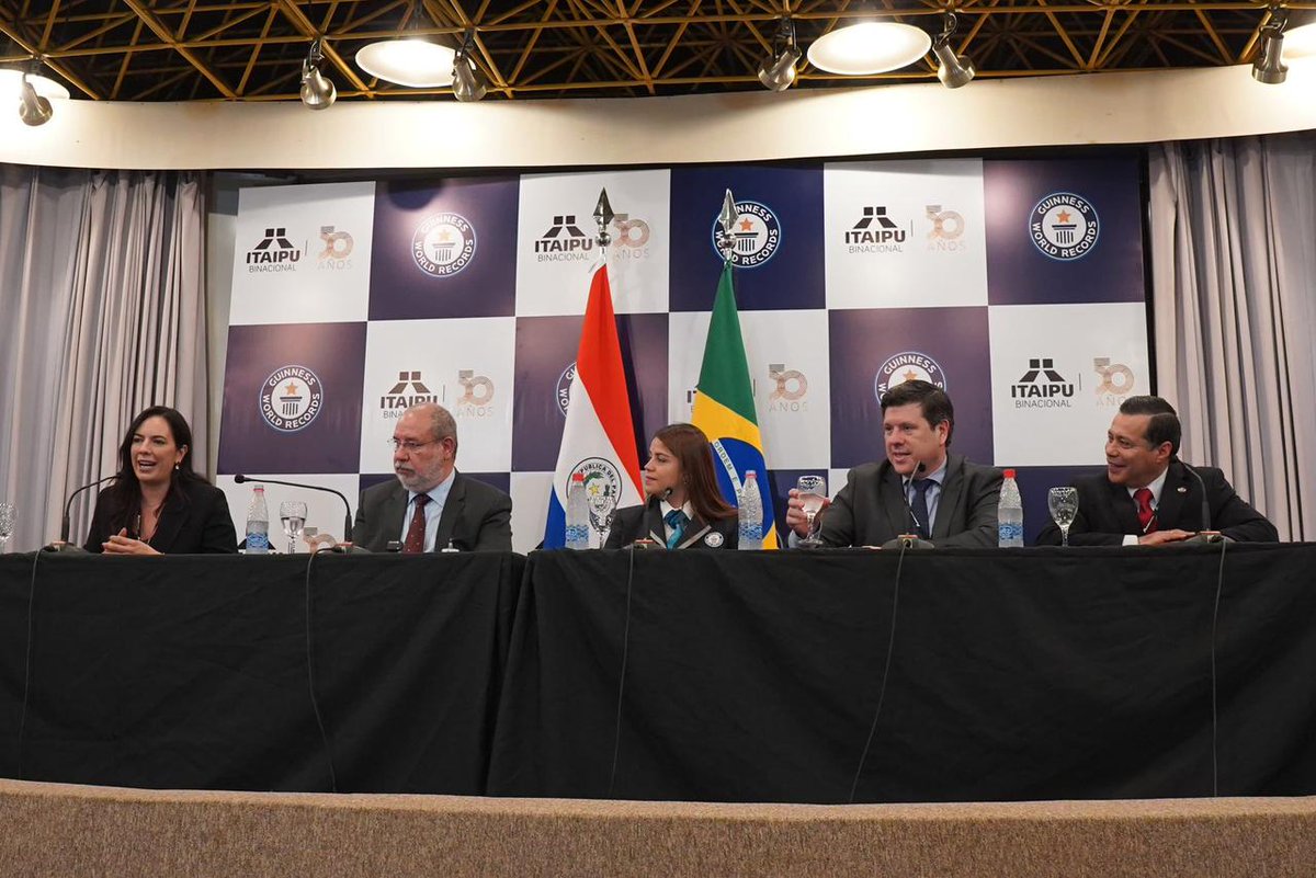 🇵🇾 Por primera vez en su historia, Paraguay vende energía al mercado libre brasilero, dando un paso enorme en la integración de países hermanos. 
Este avance impulsará el desarrollo industrial, atrayendo inversiones, generando empleo y nuevas oportunidades para nuestros jóvenes.