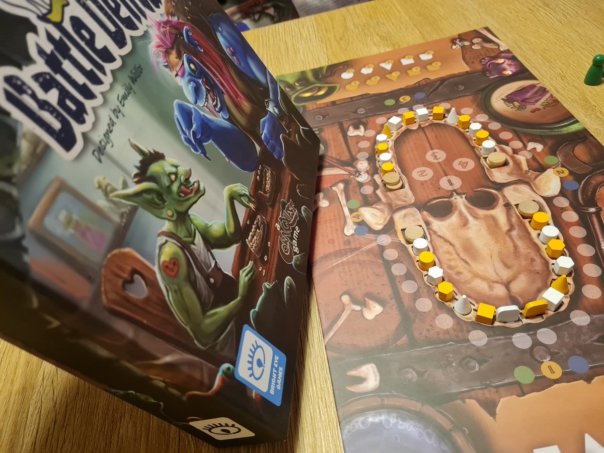 Hem seguit traient queixals i ullals amb Battle Dentale 🦷 curiós abstracte amb un tema delirant