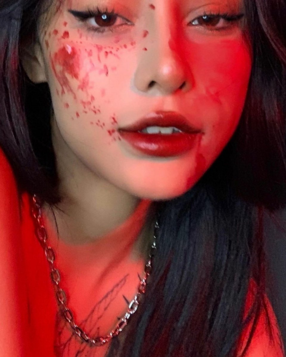 gemothv's tweet image. I know I'm late, but there's always time for halloween messy photos.