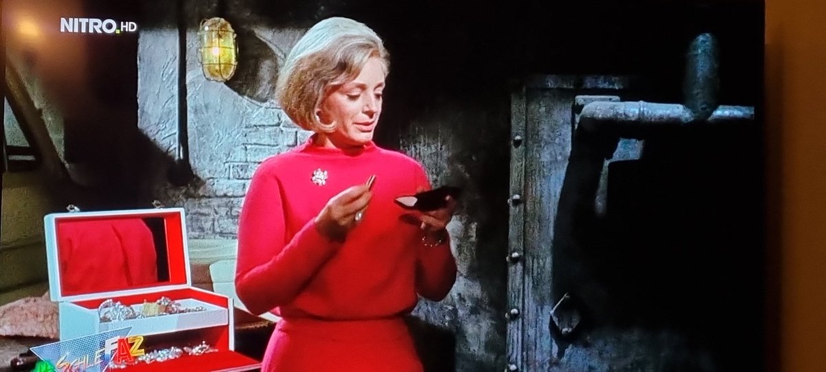 Wir wissen immer in Wixxerfilme: Vertraue nie eine Nonne #SchleFaZ #DerGorillaVonSoho #AffenWiXX #GorillaGang #EdgarWallace