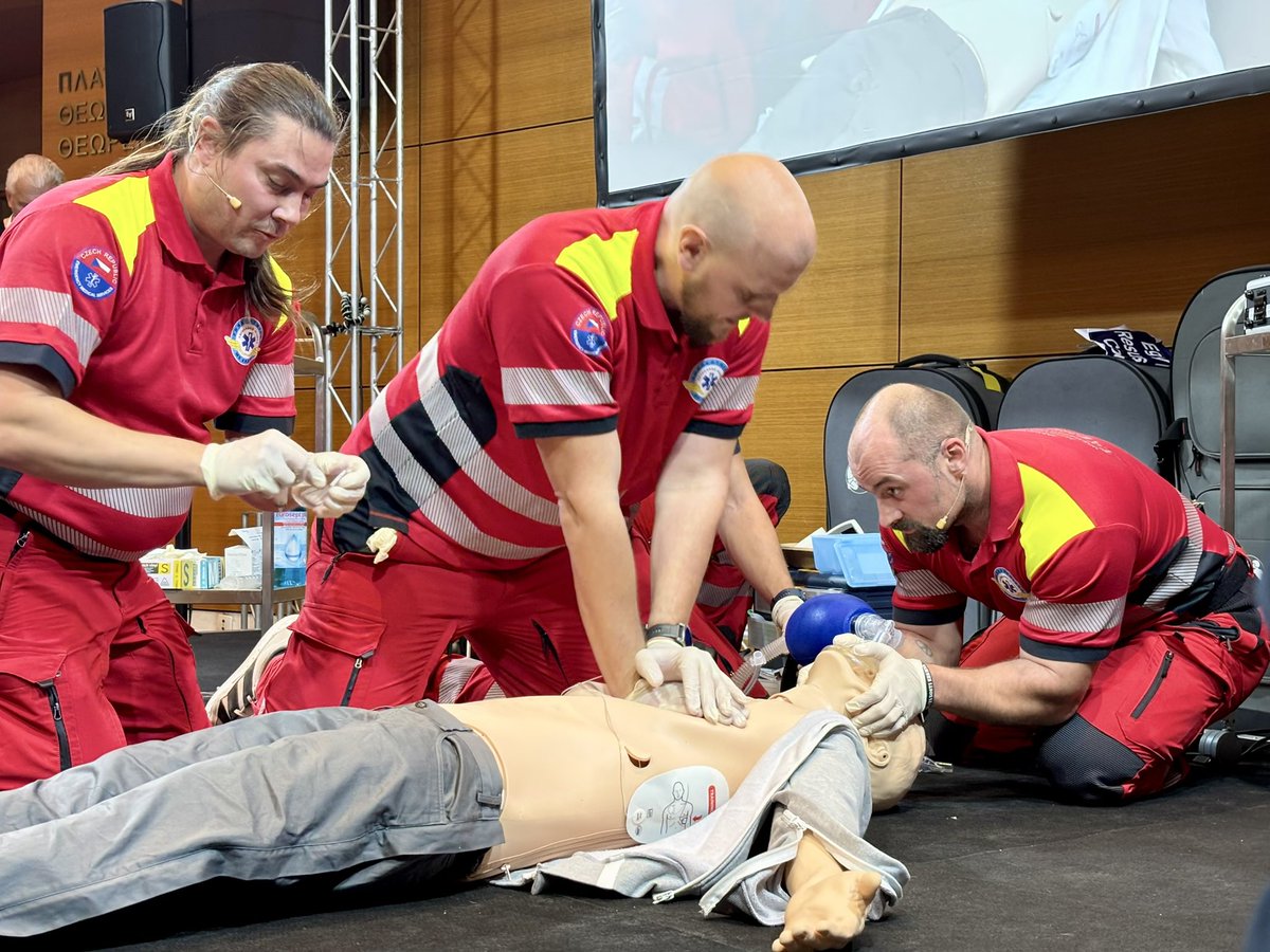 CRR_resus's tweet photo. Gratulujeme českému týmu za zasloužený postup do finále prestižní European CPR Competition 2024. Českou republiku na kongresu @ERC_resus v Aténách letos reprezentují zdravotničtí záchranáři ZZS Moravskoslezského kraje. 

📷 @TruhlarA #RESUS24 #ERC #CPR #resuscitation #savelives https://t.co/133gaARffH