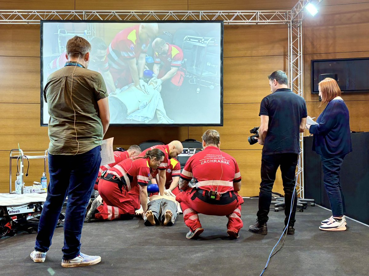 CRR_resus's tweet photo. Gratulujeme českému týmu za zasloužený postup do finále prestižní European CPR Competition 2024. Českou republiku na kongresu @ERC_resus v Aténách letos reprezentují zdravotničtí záchranáři ZZS Moravskoslezského kraje. 

📷 @TruhlarA #RESUS24 #ERC #CPR #resuscitation #savelives https://t.co/133gaARffH