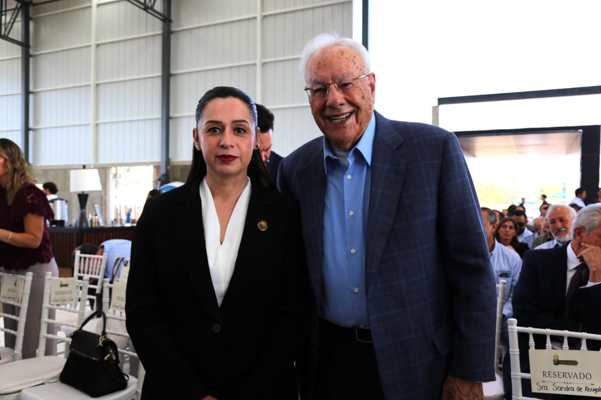 CristinaVsenor's tweet photo. 🎉 Hoy representé a nuestra Gobernadora, @LibiaDennise, en la inauguración de la nueva nave de Grupo @CalzadoComando. Celebramos 90 años de innovación y compromiso con Guanajuato y México. 🇲🇽 https://t.co/ox30xF1kFI