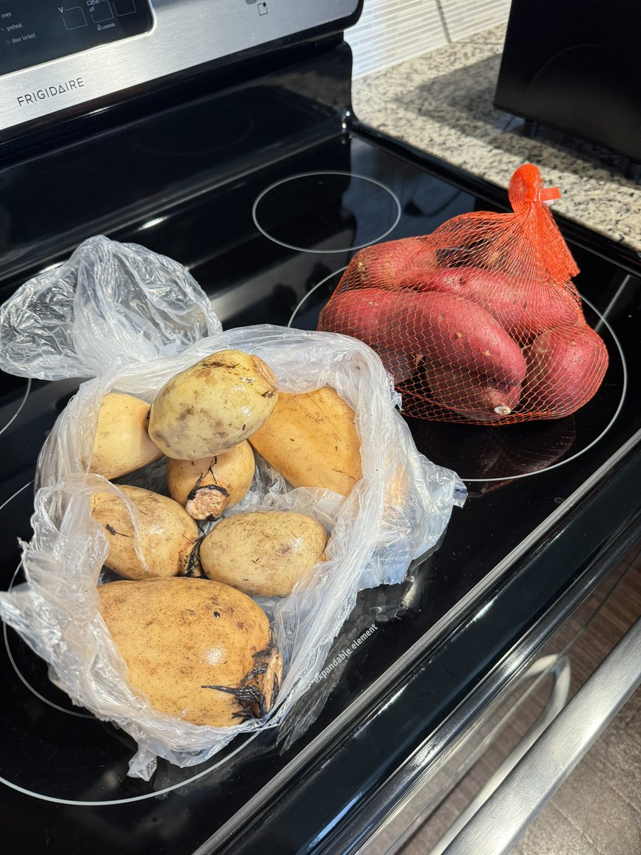 aikunieda's tweet photo. アメリカ在住日本人なら皆さんご存知であろう
Weee!というアジア食材専門ネットスーパーを我が家ももれなく利用しているわけなのですが
こんなに立派なお野菜がお手頃価格で届いてびっくり！
早速料理しました✨
便利な世の中で本当に助かってます！ https://t.co/ktoAmauYOh