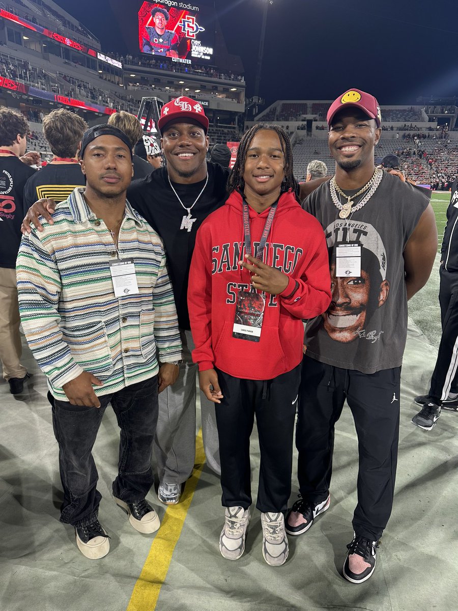 LarellParker's tweet photo. Had a great time at the @AztecFB homecoming vs. @WSUCougarFB last week. Good luck to them, tonight vs @BroncoSportsFB.
#b13ssed #studentath13te #goaztecs
@TheHC_CoachLew @CoachRLindley @CoachSampson3 @CoachSumlerSDSU @BlairAngulo @BrandonHuffman @GregBiggins https://t.co/w8tnVYfgkz