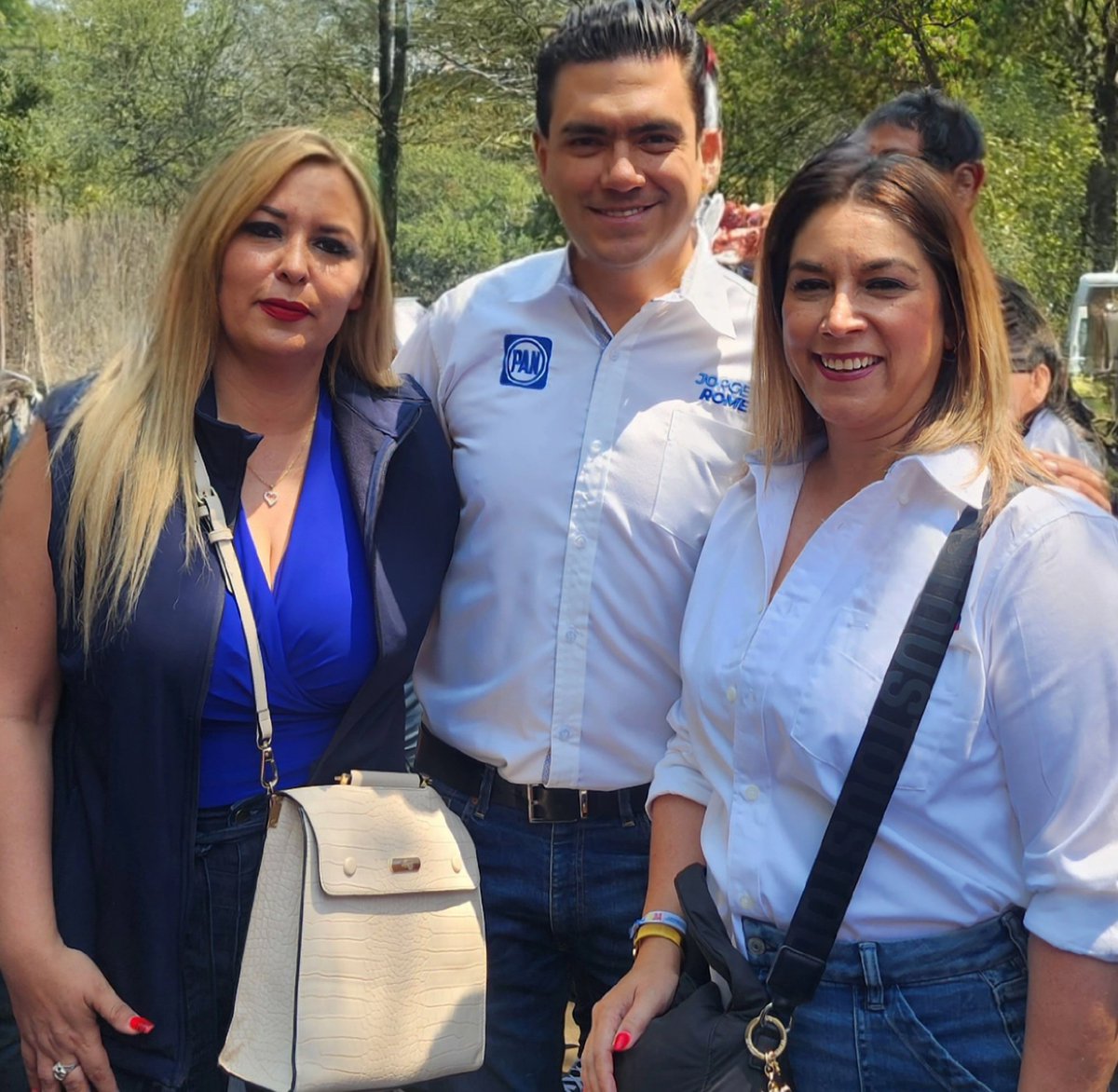 AlyRu1's tweet photo. @JorgeRoHe bienvenido siempre a #Chihuahua 

¡Qué gusto que nos visitaras... te esperamos pronto! https://t.co/Wbe9ZQllAQ