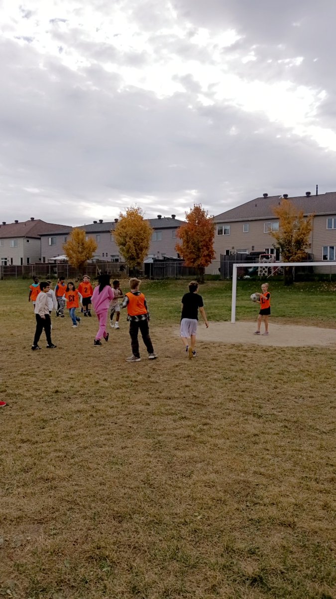MsCosta22's tweet photo. Our @StBenedictOCSB friends really enjoyed some outdoor learning in this great Fall weather! We loved playing soccer on the field & using nature's gifts to collaboratively make beautiful art! #OCSB #OCSBTakeMeOutside #OCSBcommunity #OCSBArt https://t.co/Ksfd5Wh2oz