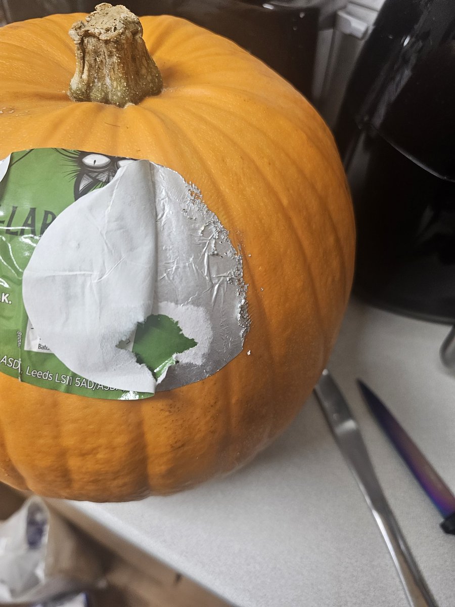 MrsHammond17's tweet photo. @asda your massive sticker ruined our pumpkins this year. A small bar code would of been sufficient https://t.co/rQLtBLtTU8