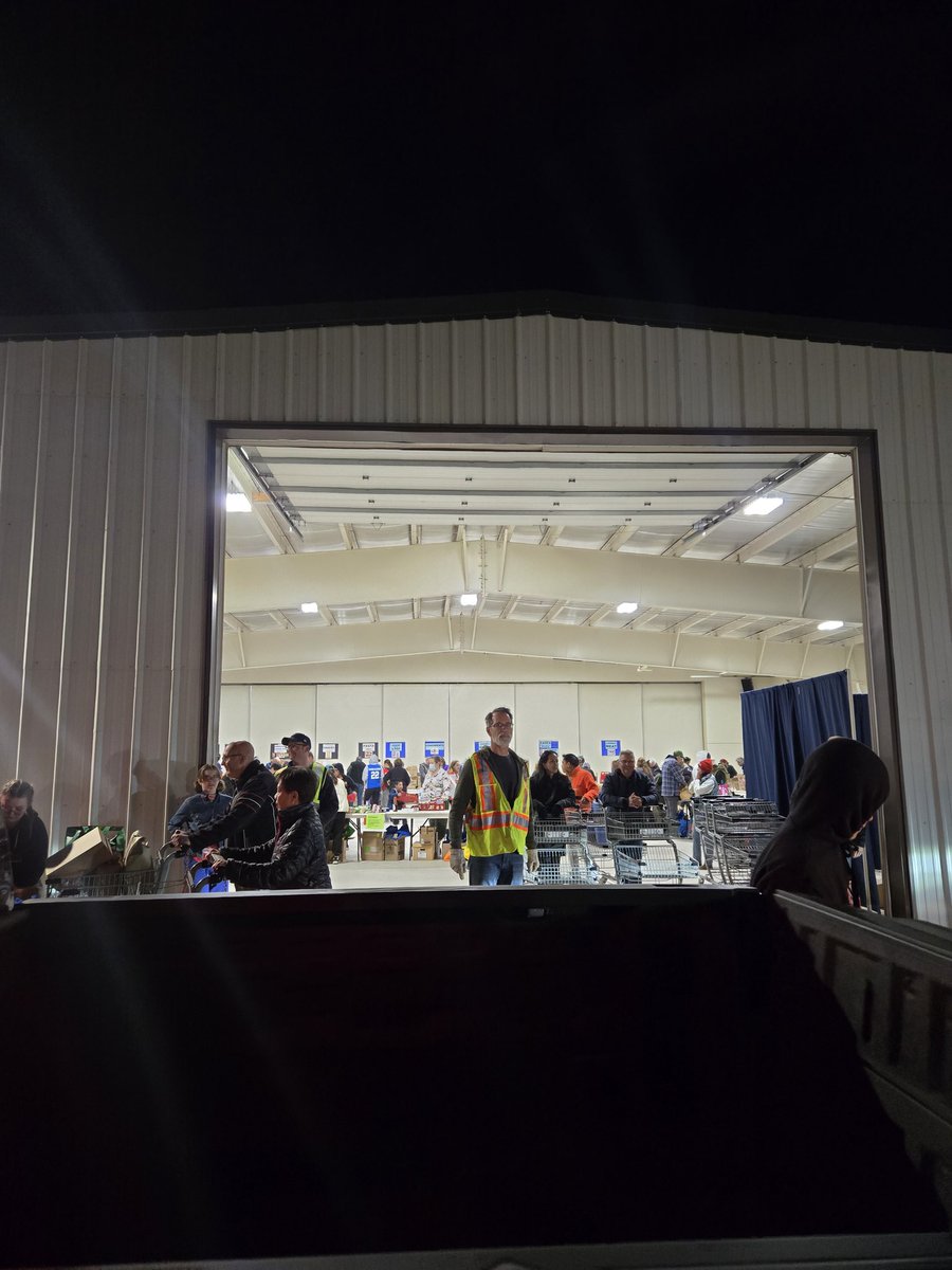 rautvipul14's tweet photo. I am delighted to have volunteered for the 19th annual Better Together Food Drive, organized by Hillcrest Apostolic Church on October 31st. This initiative supports individuals and families utilizing the Moose Jaw and District Food Bank.
@hillcrestchurch #foodbank #moosejaw https://t.co/MsKevCqoKB
