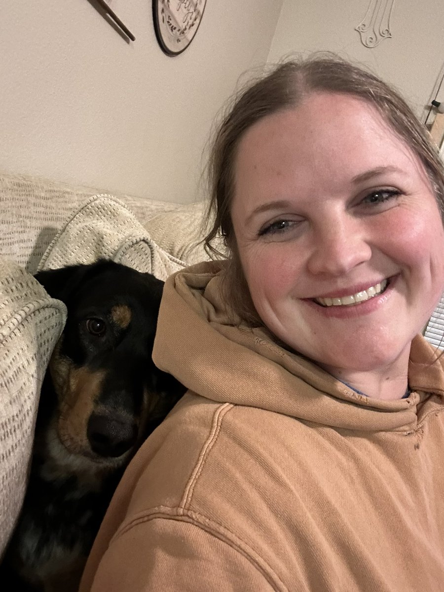 TrissyLulu's tweet photo. @taylornation13 Watching the live stream - just me and my black dog :) screaming from Texas! https://t.co/ZKOvmu6Gej