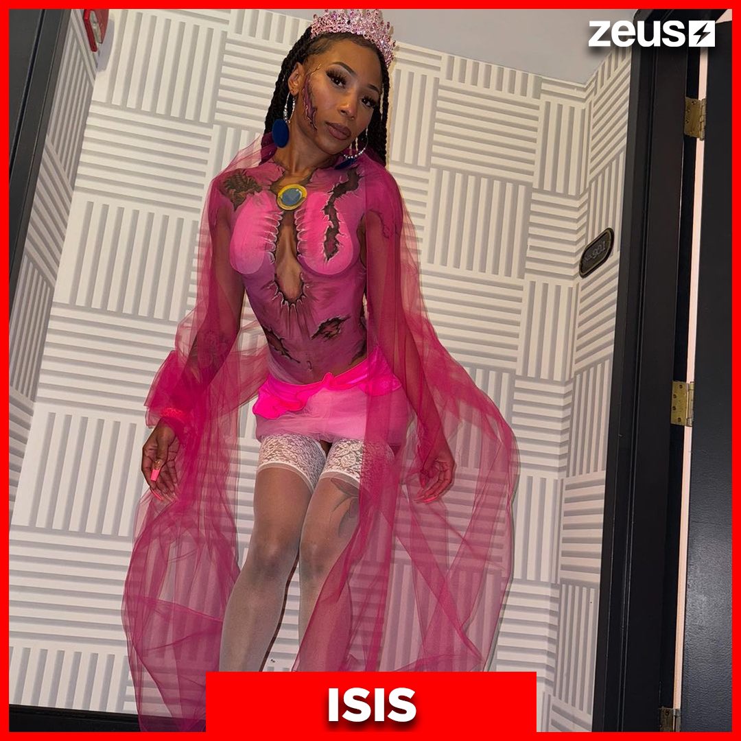 The_ZeusNetwork's tweet photo. Ohhh!! 🧟♂️🤯 PT. 2 of #Halloween2024 went all the way up for #ZEUSoween this year!! 🔥🎃 Swipe Right 👉🏾 to see your FAVORITE ZEUS STARS from #JoselinesCabaretTexas, #OneMoChance, & #BobbyILoveYouPurrr and let us know your FAVE 👇🏾 https://t.co/j5IaPwPzPi
