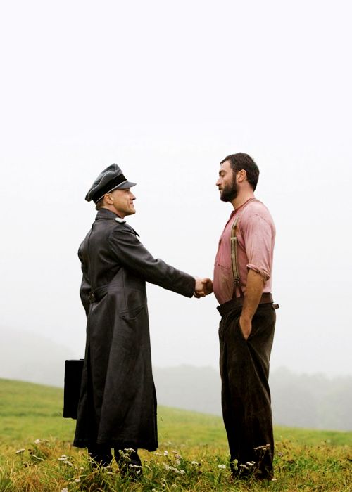 TheOscarRace's tweet image. Name a better opening scene.